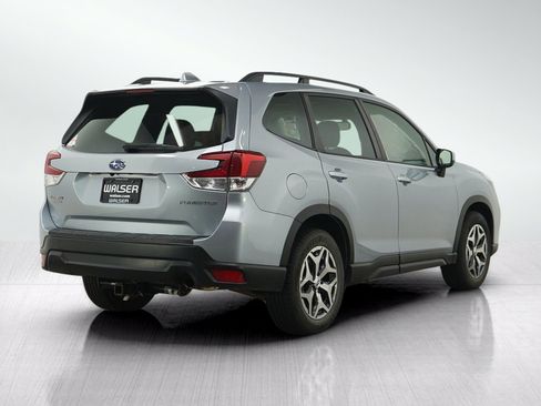 Used 2020 Subaru Forester Premium AWD/4WD image 5