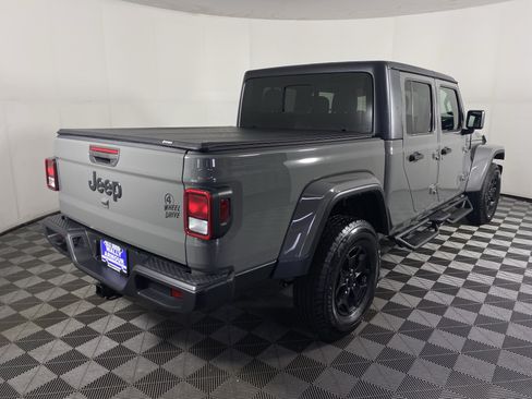 Used 2022 Jeep Gladiator Sport AWD/4WD image 8