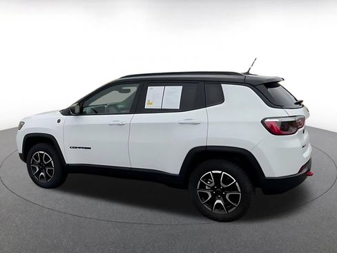 Used 2025 Jeep Compass Trailhawk AWD/4WD image 9