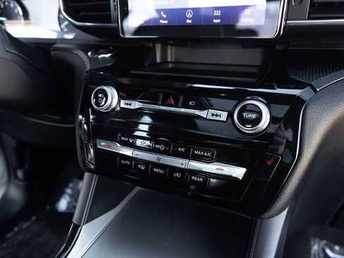 Used 2023 Ford Explorer ST-Line w/ Class IV Trailer Tow Package image 27