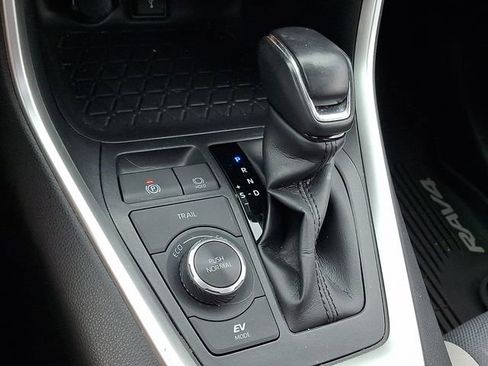 Used 2020 Toyota RAV4 XLE w/ Convenience Package image 15