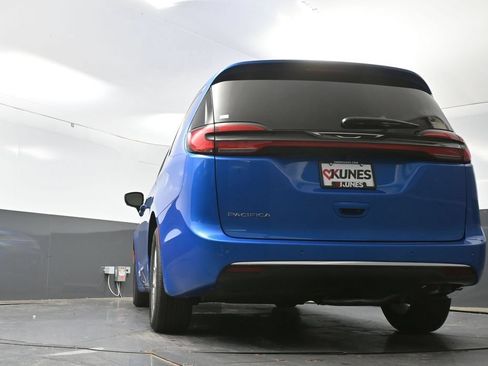 New 2027 Chrysler Pacifica Select FWD image 46