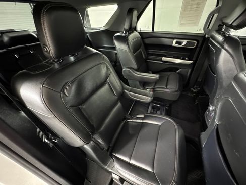 Used 2020 Ford Explorer XLT w/ Equipment Group 202A AWD/4WD image 35