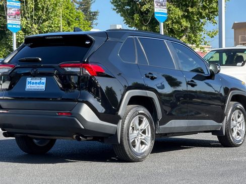 Used 2025 Toyota RAV4 XLE w/ Convenience Package FWD image 8