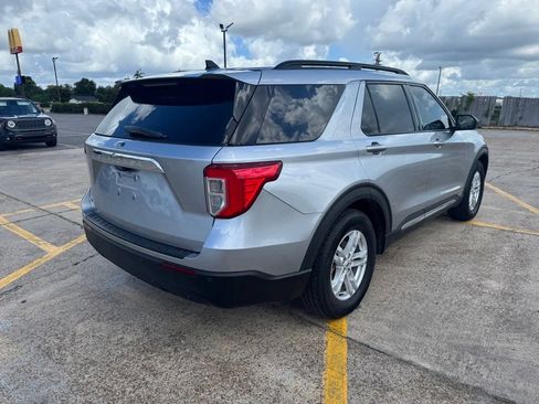 Used 2021 Ford Explorer XLT RWD image 3
