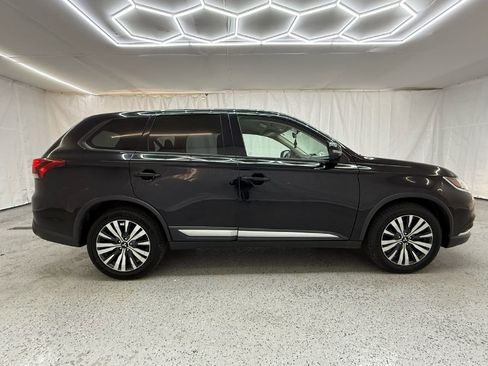 Used 2019 Mitsubishi Outlander SEL image 2