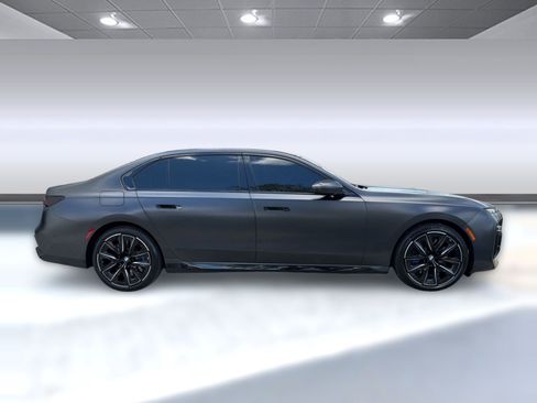 Used 2023 BMW 760i xDrive image 8