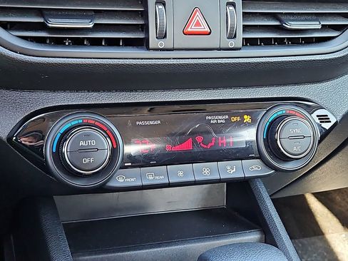 Certified 2019 Kia Forte LXS image 18