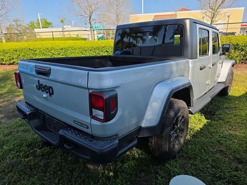 Used 2023 Jeep Gladiator Sport image 3