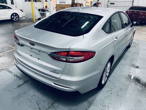 Used 2019 Ford Fusion SE FWD image 9