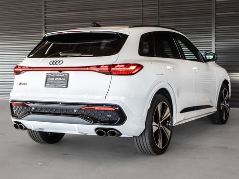 New 2025 Audi SQ5 Prestige image 16