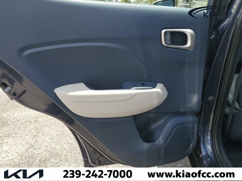 Used 2023 Hyundai Venue Limited w/ Cargo Package image 12