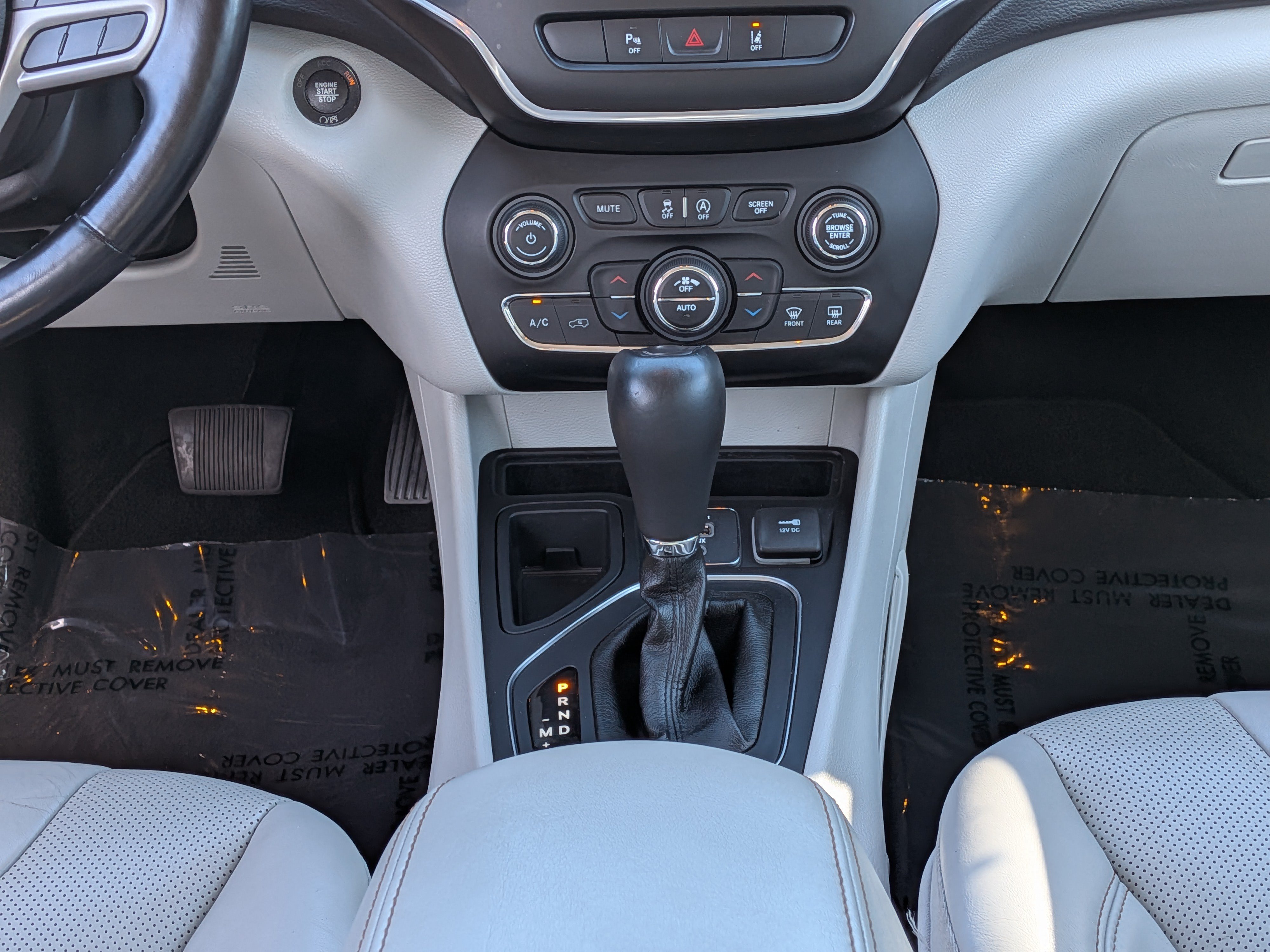 Used 2021 Jeep Cherokee Latitude Lux w/ Comfort/Convenience Group FWD image 21
