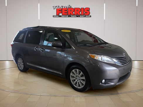 Used 2017 Toyota Sienna XLE Premium AWD/4WD image 7