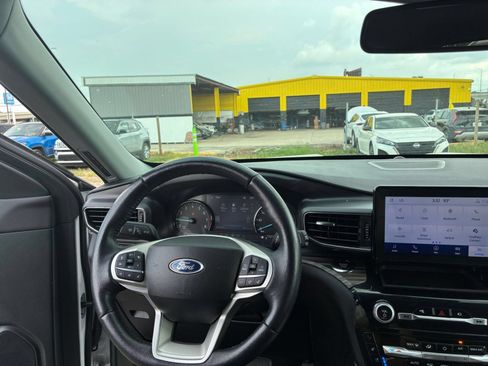 Used 2023 Ford Explorer Limited AWD/4WD image 28