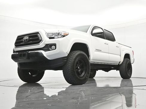 Used 2021 Toyota Tacoma SR5 AWD/4WD image 37