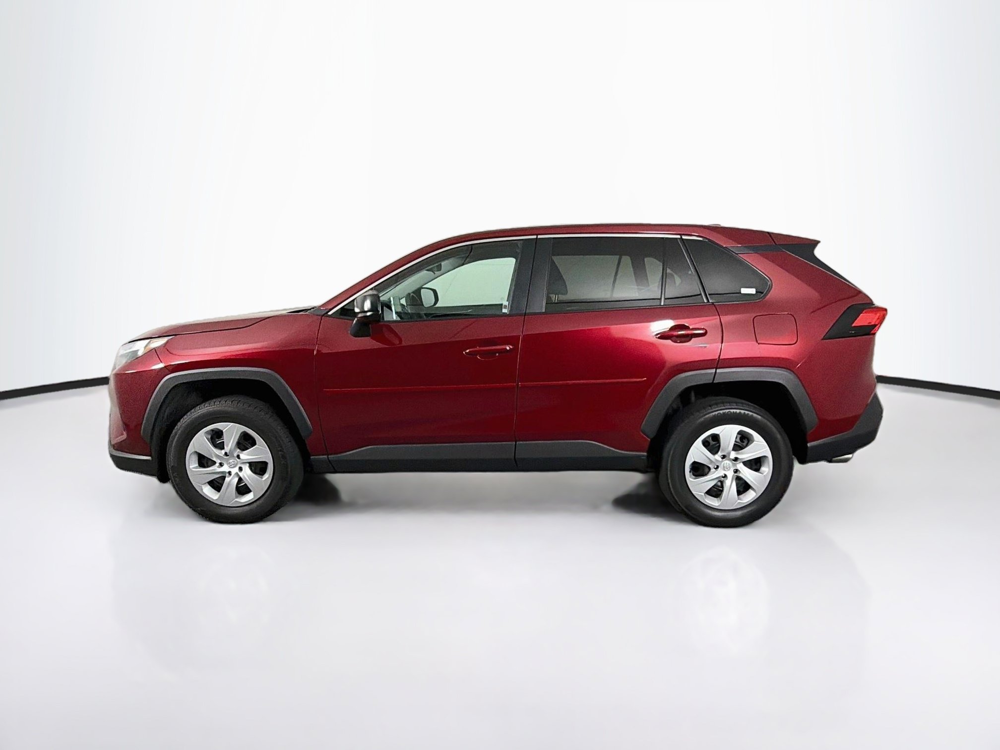Used 2023 Toyota RAV4 LE AWD/4WD image 4