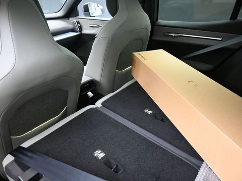 New 2026 Volvo EX30 Cross Country Ultra image 18