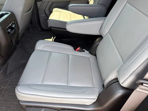 Used 2025 GMC Yukon Elevation w/ Technology Package AWD/4WD image 15