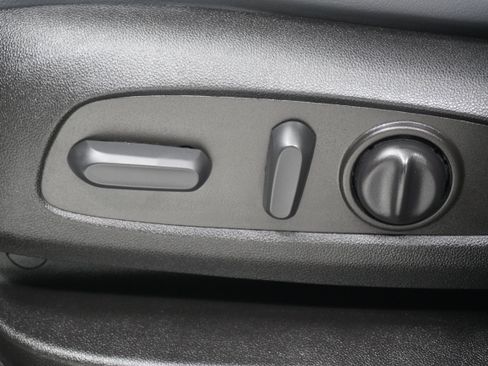 Used 2022 Buick Enclave Essence FWD image 17