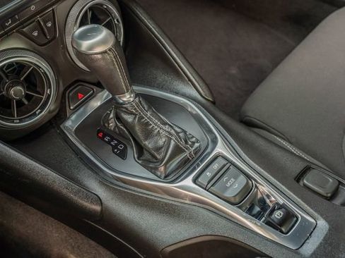 Used 2020 Chevrolet Camaro LT image 31