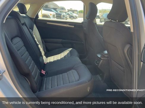 Used 2016 Ford Fusion SE FWD image 13