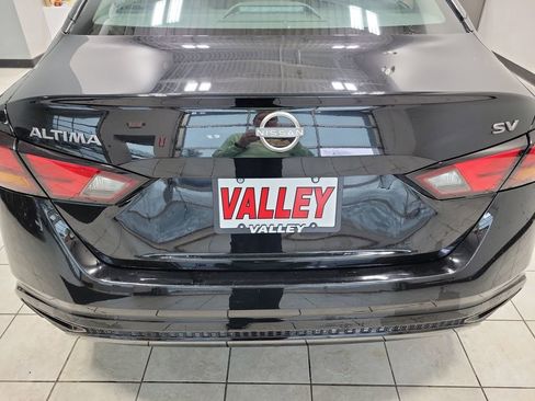 Used 2024 Nissan Altima 2.5 SV image 11
