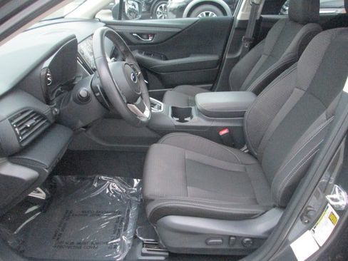 Used 2025 Subaru Outback Premium image 9