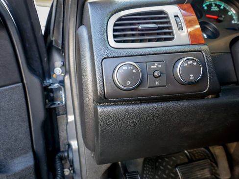 Used 2011 GMC Yukon XL SLT AWD/4WD image 19