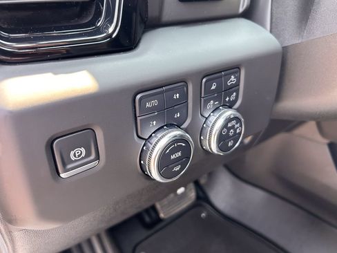 Used 2025 GMC Sierra 2500 AT4 w/ AT4 Premium Plus Package AWD/4WD image 13