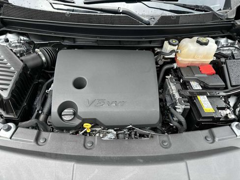Certified 2023 Chevrolet Traverse LT FWD image 13