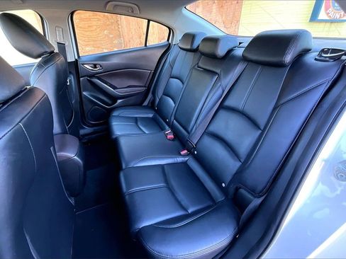 Used 2018 MAZDA MAZDA3 Touring image 22