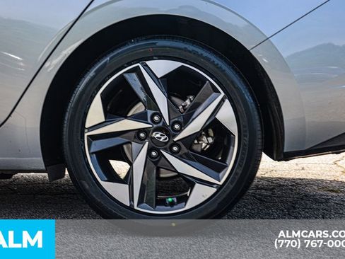 Used 2021 Hyundai Elantra Limited FWD image 17