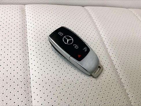 Used 2026 Mercedes-Benz GLS 450 4MATIC image 12