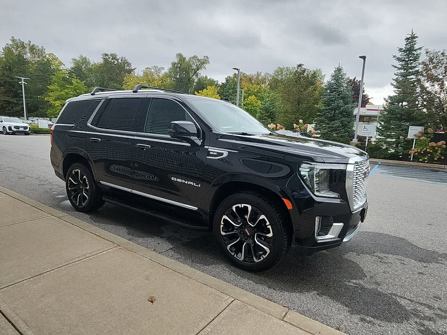 Used 2022 GMC Yukon Denali AWD/4WD image 7