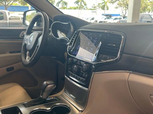 Used 2020 Jeep Grand Cherokee Limited image 27