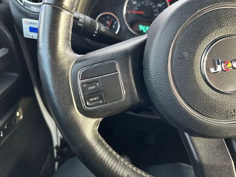 Used 2016 Jeep Wrangler Unlimited Rubicon image 21