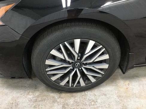 Used 2024 Nissan Altima 2.5 SV w/ SV Premium Package FWD image 5