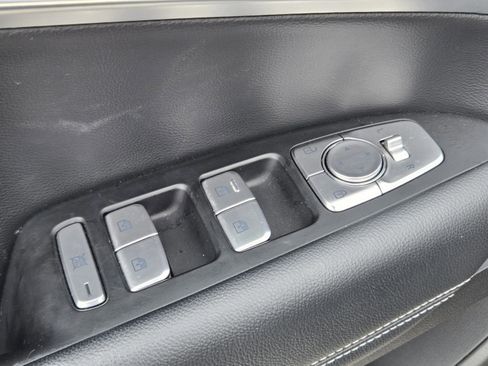 Used 2022 Genesis G70 2.0T RWD image 23