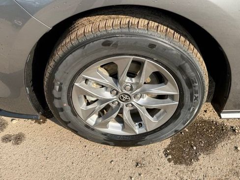 Used 2026 Toyota Sienna XLE FWD image 10