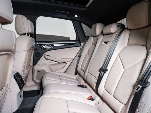 New 2026 Porsche Macan image 17