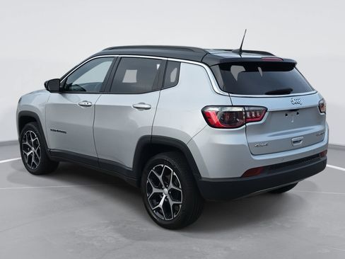 Used 2024 Jeep Compass Limited image 7
