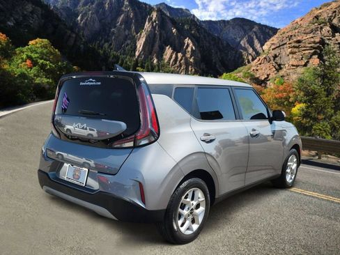 Used 2023 Kia Soul LX w/ Option Group 015 FWD image 3