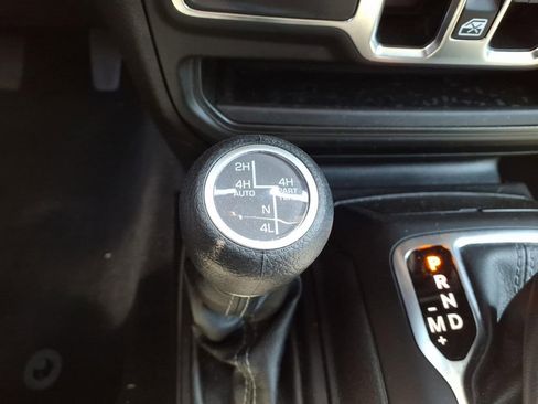 Used 2025 Jeep Wrangler Unlimited Sahara AWD/4WD image 6