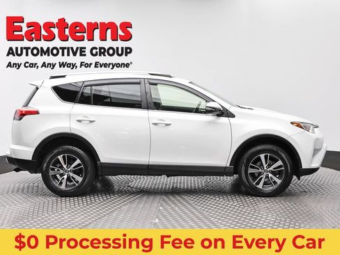 Used 2018 Toyota RAV4 XLE AWD/4WD image 4