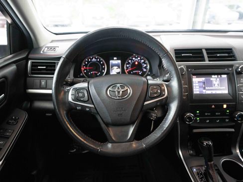 Used 2017 Toyota Camry SE w/ Moonroof Package FWD image 21
