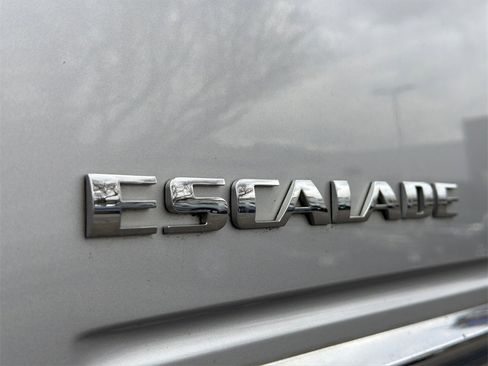 Used 2013 Cadillac Escalade Luxury image 17