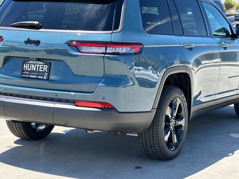 New 2026 Jeep Grand Cherokee L Limited w/ Limited Altitude Package AWD/4WD image 8