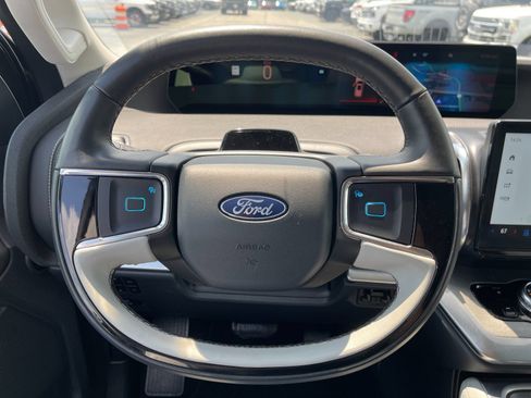 Used 2025 Ford Expedition Max Platinum w/ Driver's Package AWD/4WD image 27
