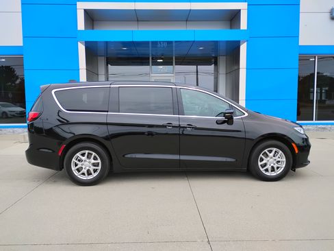 Used 2026 Chrysler Pacifica Select FWD image 33